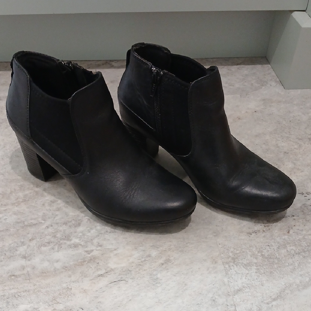 Clarks Black Ankle Booties - Picture 3 of 5